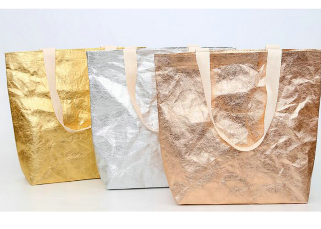 150cm * 110 дворов бумаги доказательства воды 0.55mm золотой для сумок или сумок хранения