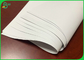 Белая ровная бумага 787mm 50gsm Woodfree бумажная Uncoated смещенная в крене